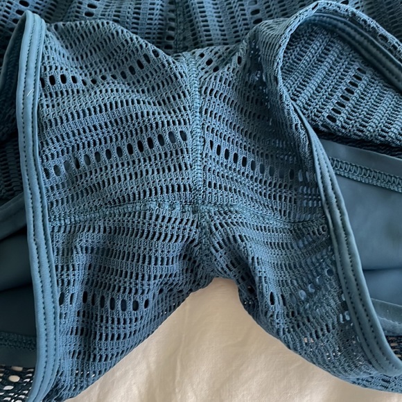 Prana shorts with an underlayer - Picture 4 of 8